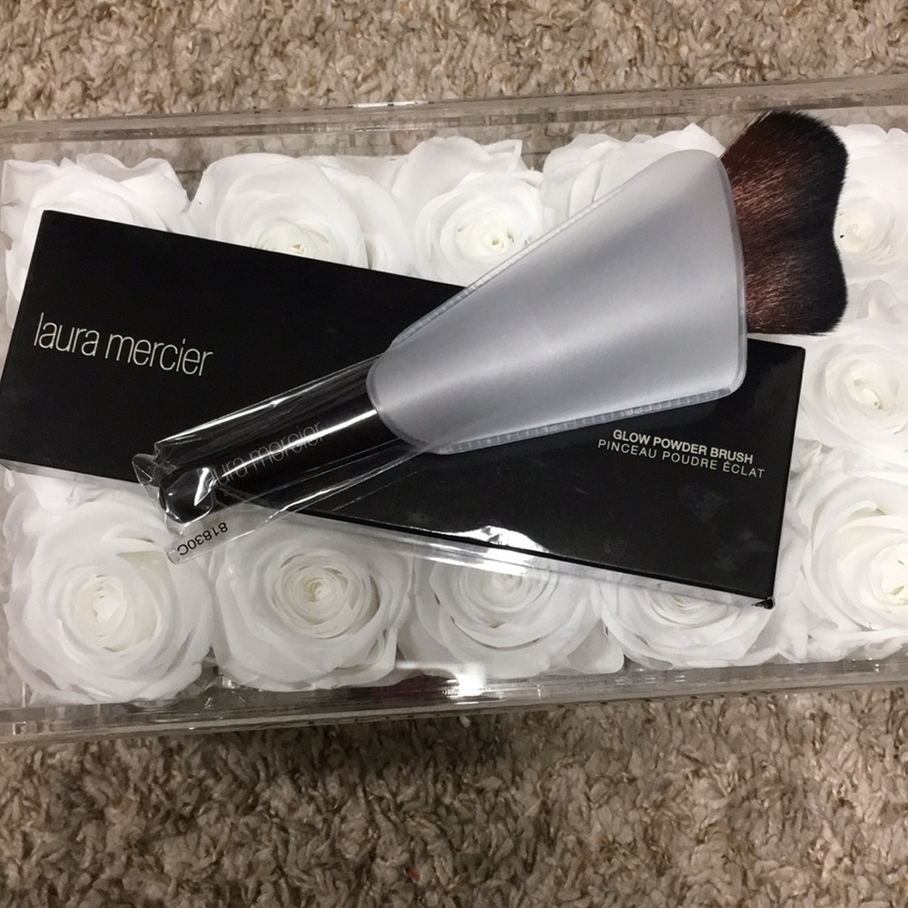 NEW Laura Mercier Glow Powder Brush